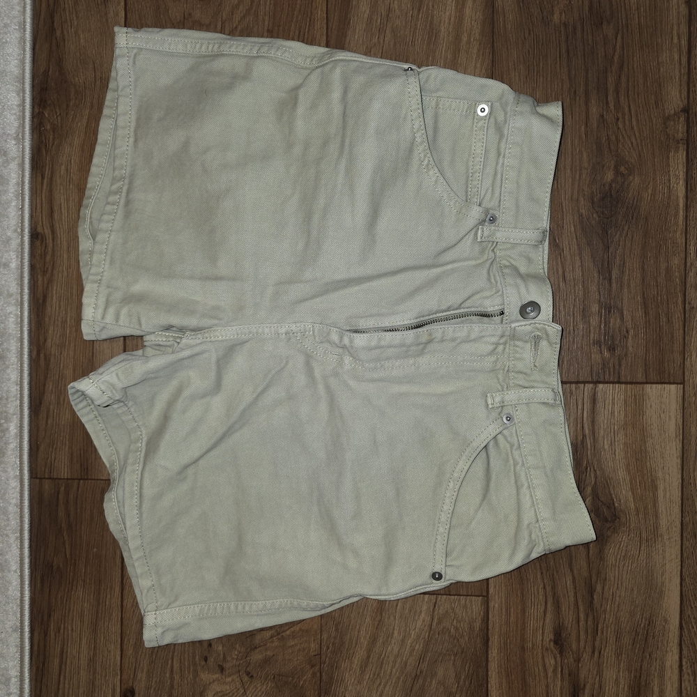 Uniqulo Womans's Tan Shorts